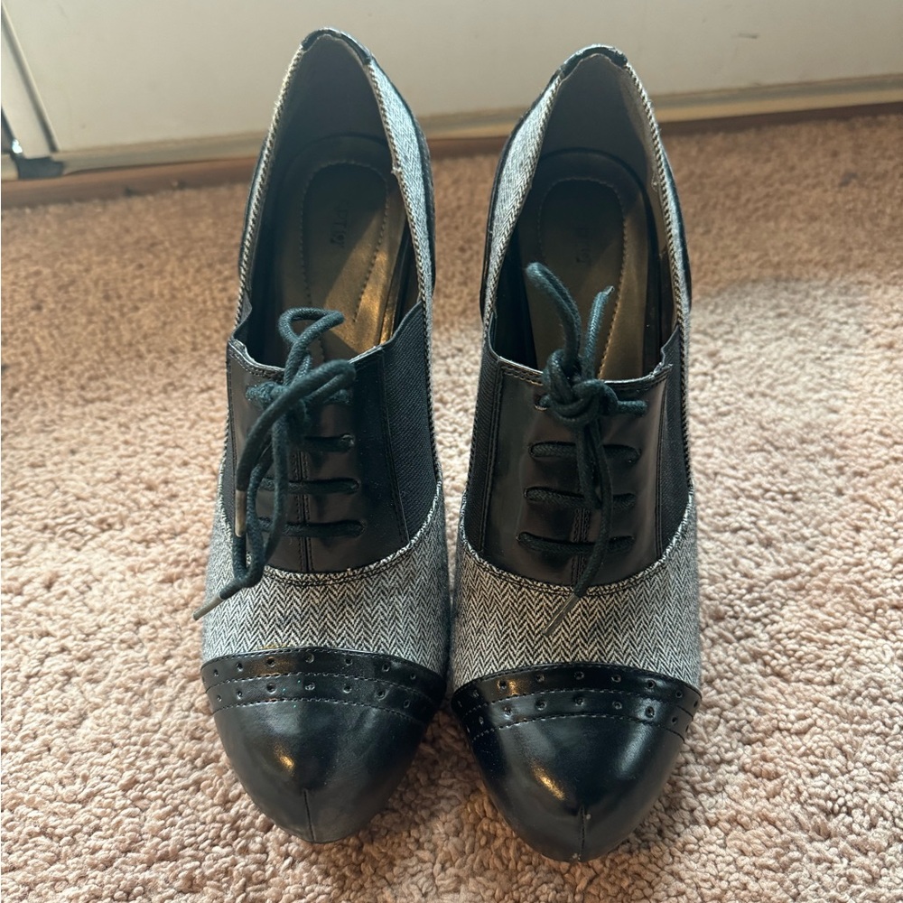 Brand new never worn APT9 heels